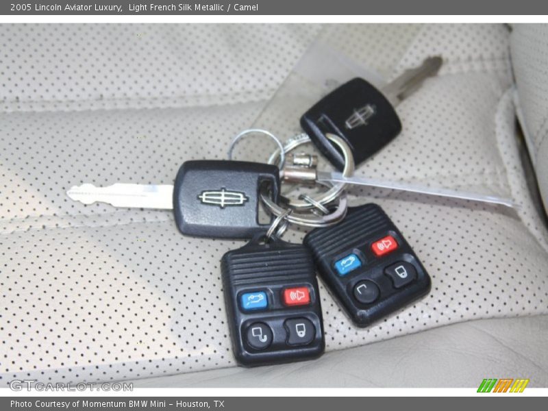 Keys of 2005 Aviator Luxury