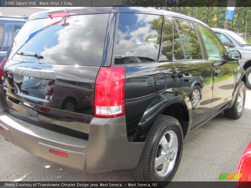 Black Onyx / Gray 2005 Saturn VUE