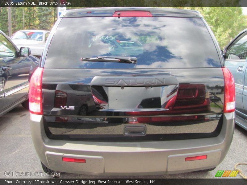Black Onyx / Gray 2005 Saturn VUE