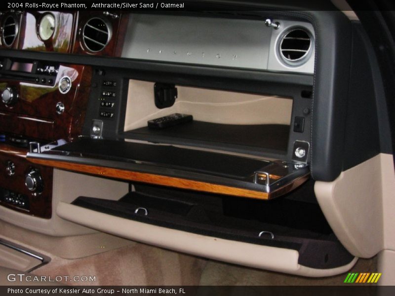 Anthracite/Silver Sand / Oatmeal 2004 Rolls-Royce Phantom
