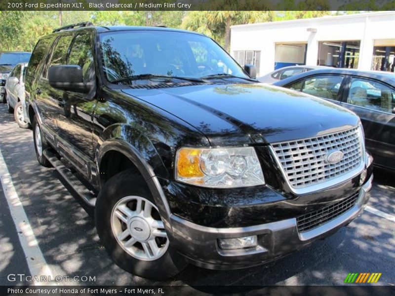 Black Clearcoat / Medium Flint Grey 2005 Ford Expedition XLT