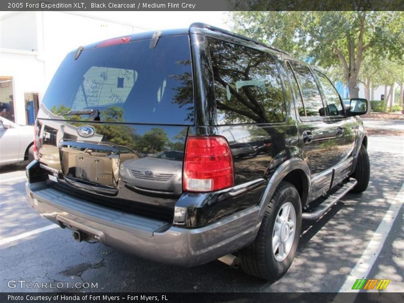 Black Clearcoat / Medium Flint Grey 2005 Ford Expedition XLT