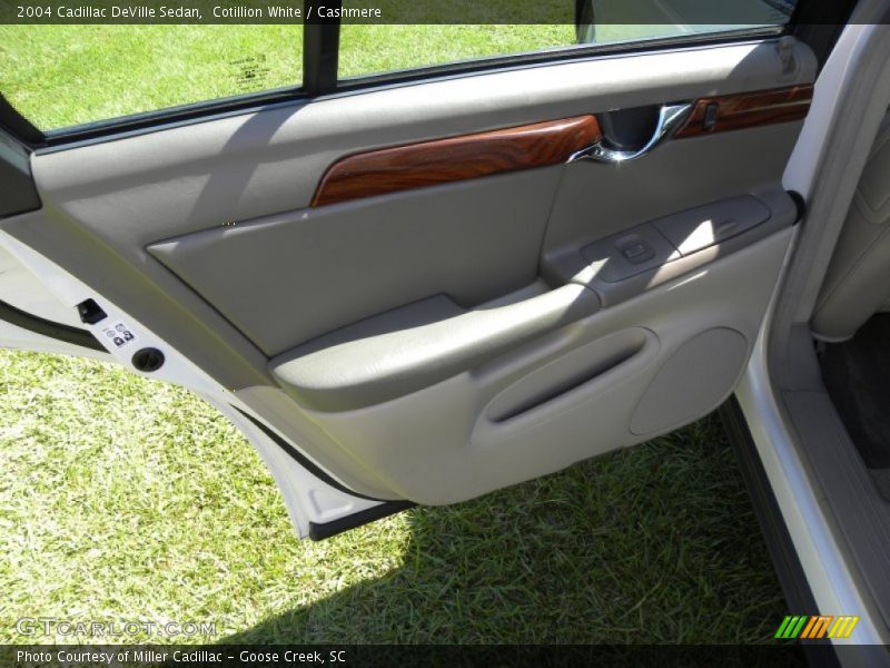 Cotillion White / Cashmere 2004 Cadillac DeVille Sedan