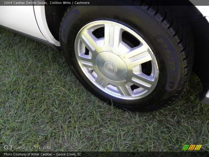 Cotillion White / Cashmere 2004 Cadillac DeVille Sedan