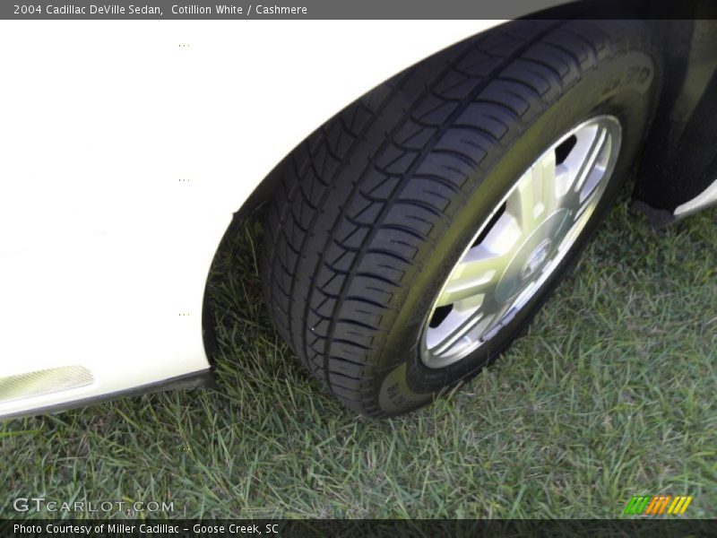 Cotillion White / Cashmere 2004 Cadillac DeVille Sedan