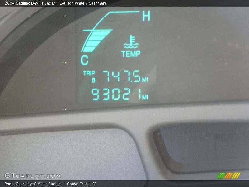 Cotillion White / Cashmere 2004 Cadillac DeVille Sedan