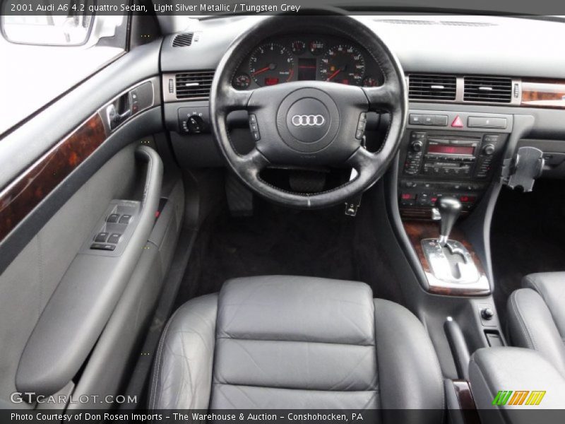 Dashboard of 2001 A6 4.2 quattro Sedan