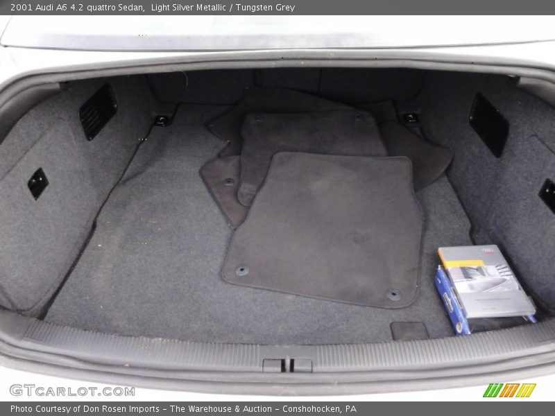  2001 A6 4.2 quattro Sedan Trunk