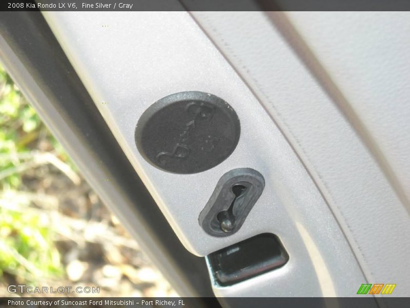 Fine Silver / Gray 2008 Kia Rondo LX V6