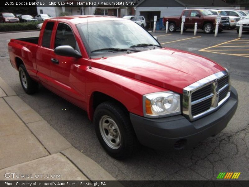 Flame Red / Medium Slate Gray 2005 Dodge Dakota ST Club Cab 4x4
