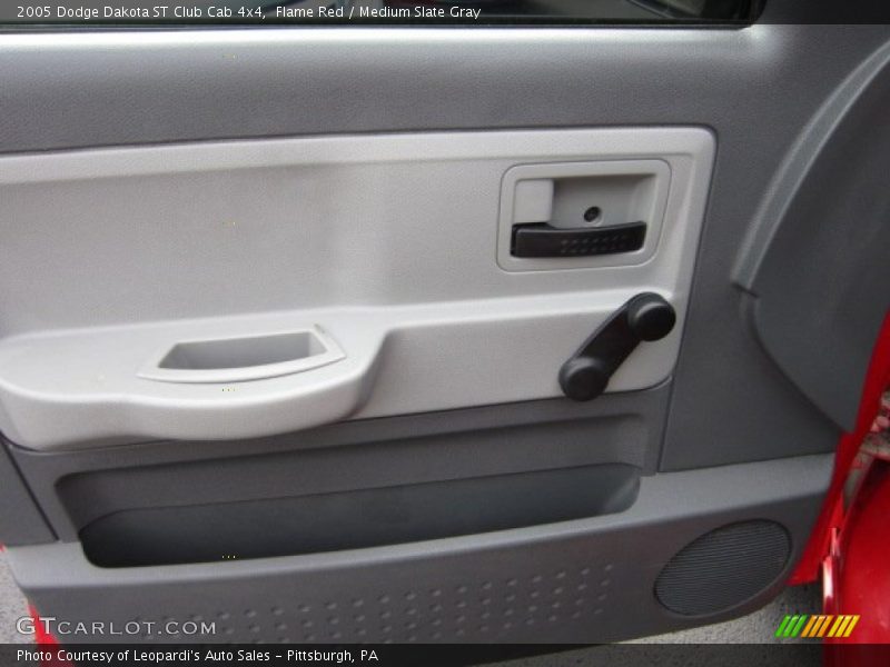 Door Panel of 2005 Dakota ST Club Cab 4x4