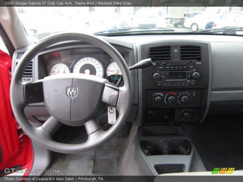 Dashboard of 2005 Dakota ST Club Cab 4x4