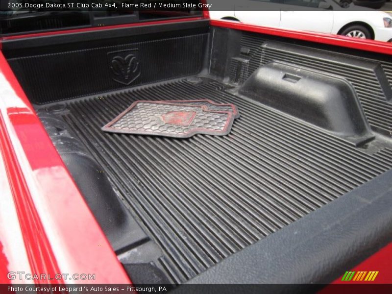 Flame Red / Medium Slate Gray 2005 Dodge Dakota ST Club Cab 4x4
