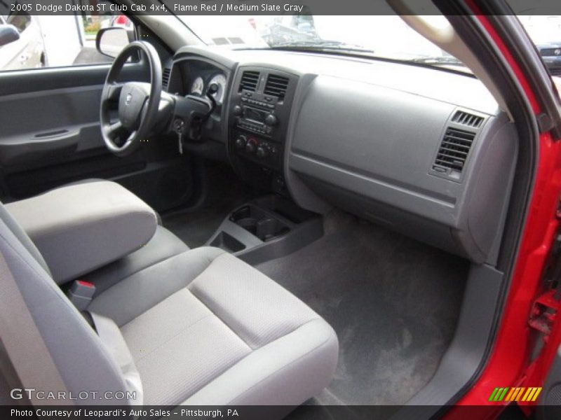 Dashboard of 2005 Dakota ST Club Cab 4x4
