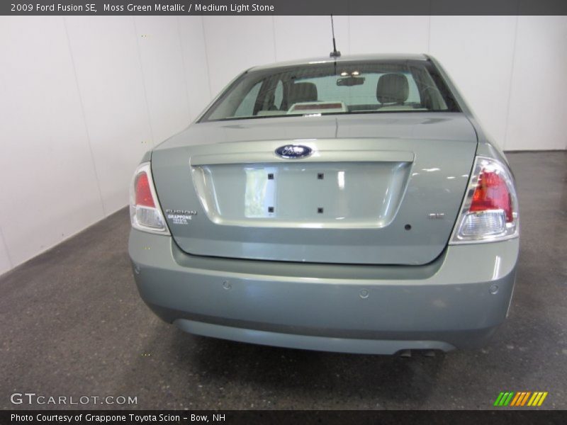 Moss Green Metallic / Medium Light Stone 2009 Ford Fusion SE