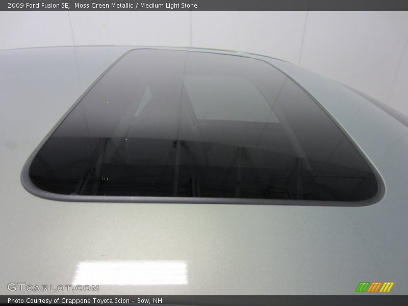 Moss Green Metallic / Medium Light Stone 2009 Ford Fusion SE