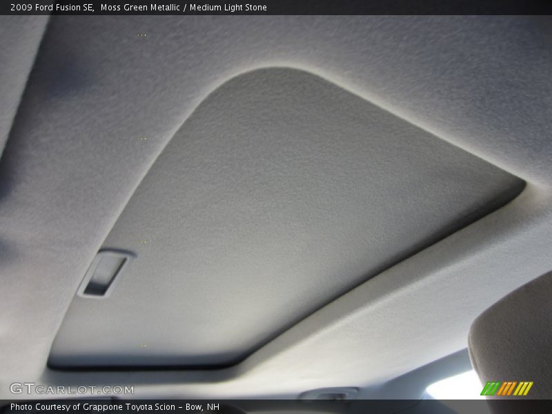 Moss Green Metallic / Medium Light Stone 2009 Ford Fusion SE