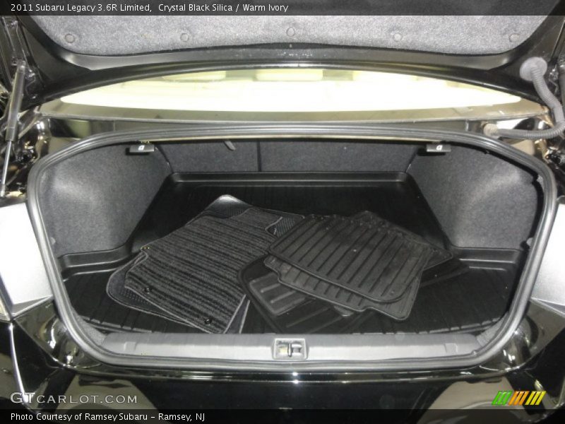 Crystal Black Silica / Warm Ivory 2011 Subaru Legacy 3.6R Limited