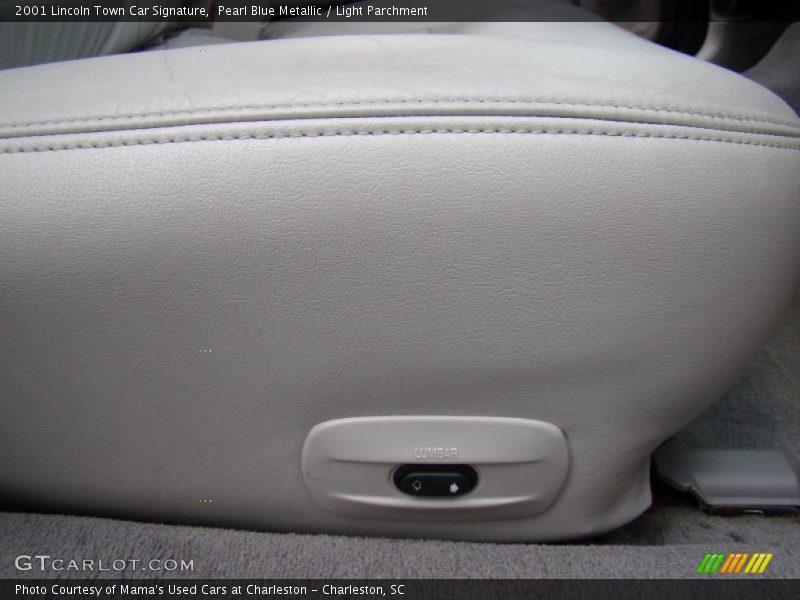 Pearl Blue Metallic / Light Parchment 2001 Lincoln Town Car Signature