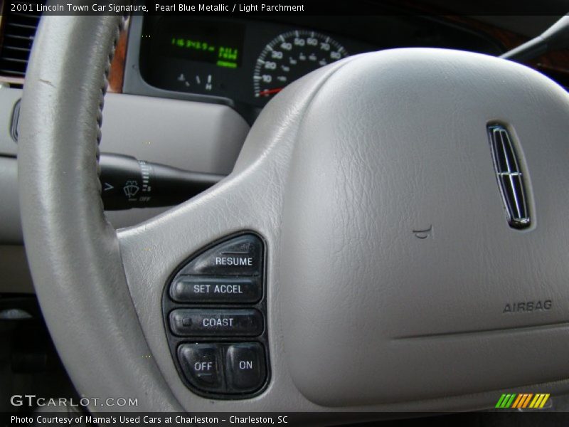 Pearl Blue Metallic / Light Parchment 2001 Lincoln Town Car Signature