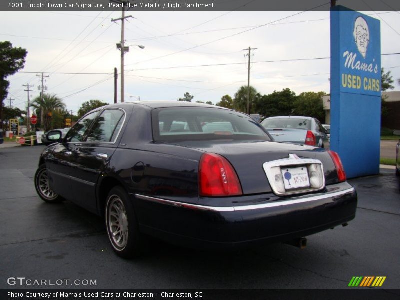 Pearl Blue Metallic / Light Parchment 2001 Lincoln Town Car Signature