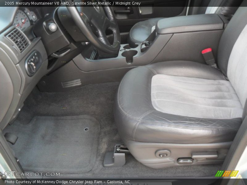Satellite Silver Metallic / Midnight Grey 2005 Mercury Mountaineer V8 AWD