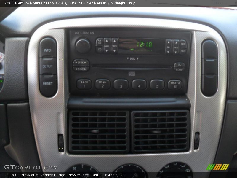 Satellite Silver Metallic / Midnight Grey 2005 Mercury Mountaineer V8 AWD