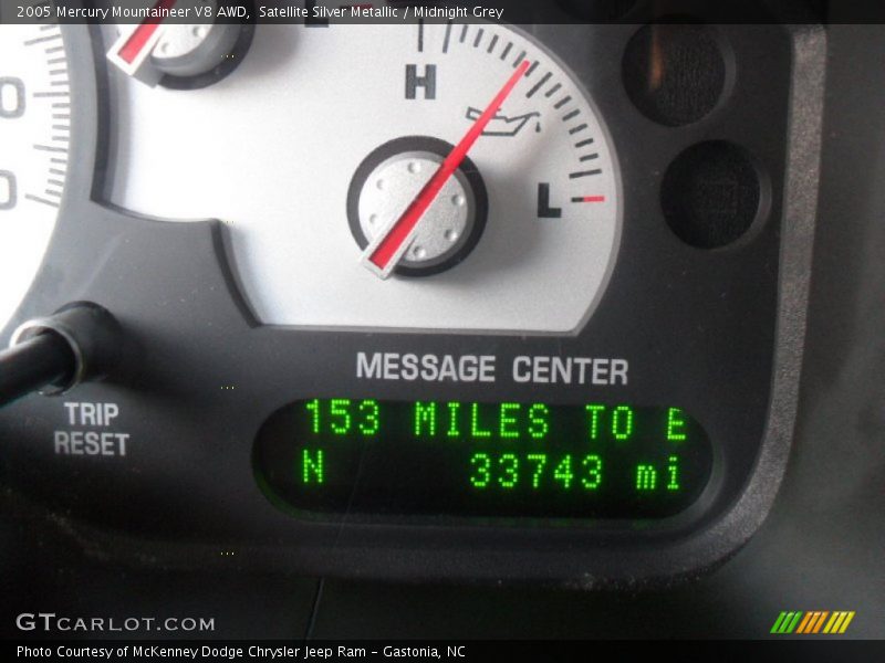 Satellite Silver Metallic / Midnight Grey 2005 Mercury Mountaineer V8 AWD