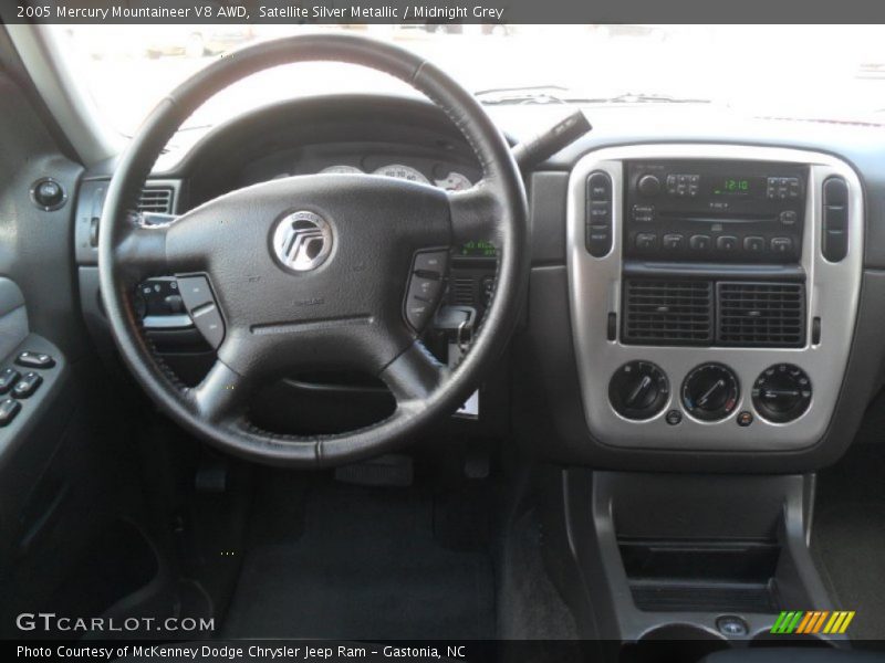 Satellite Silver Metallic / Midnight Grey 2005 Mercury Mountaineer V8 AWD