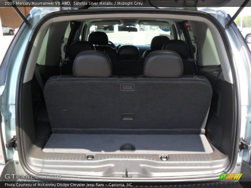 Satellite Silver Metallic / Midnight Grey 2005 Mercury Mountaineer V8 AWD