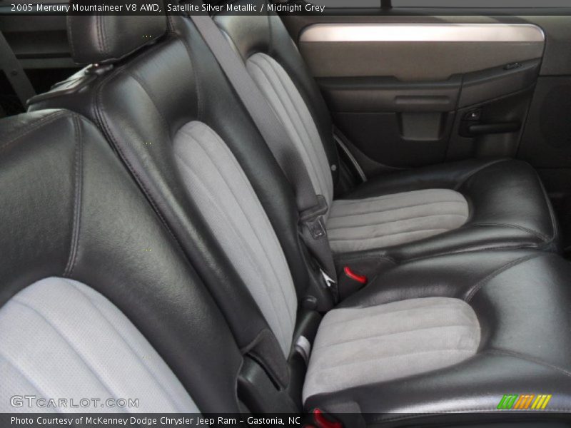  2005 Mountaineer V8 AWD Midnight Grey Interior