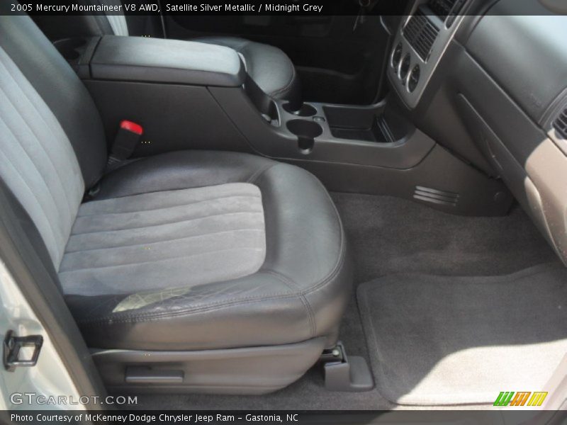 Satellite Silver Metallic / Midnight Grey 2005 Mercury Mountaineer V8 AWD