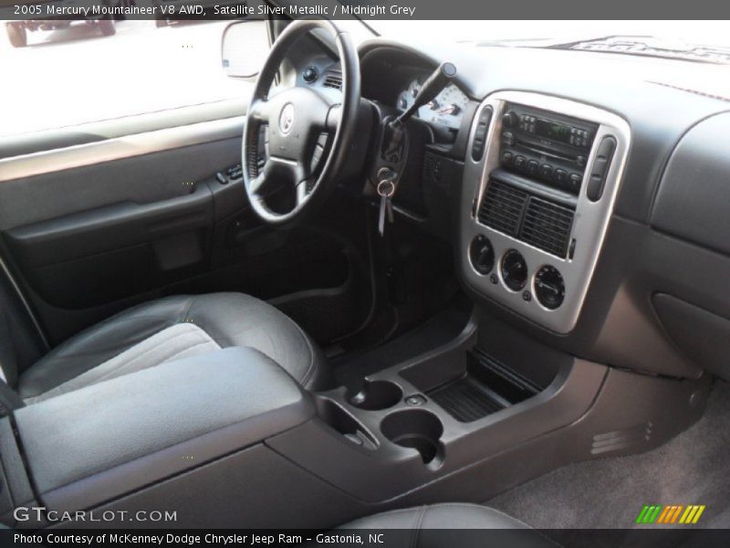 Satellite Silver Metallic / Midnight Grey 2005 Mercury Mountaineer V8 AWD