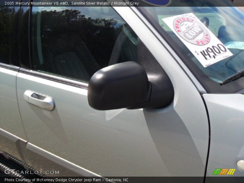 Satellite Silver Metallic / Midnight Grey 2005 Mercury Mountaineer V8 AWD