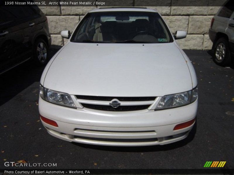 Arctic White Pearl Metallic / Beige 1998 Nissan Maxima SE