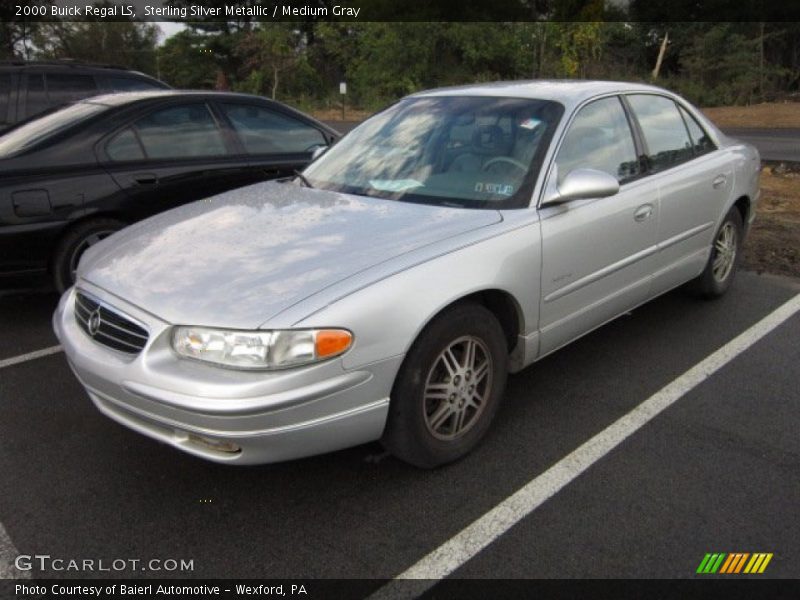 Front 3/4 View of 2000 Regal LS