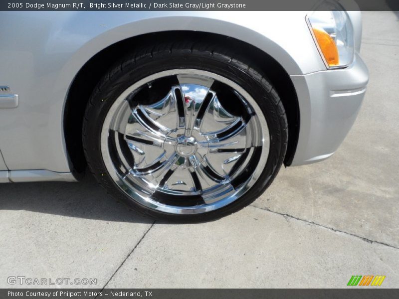 Bright Silver Metallic / Dark Slate Gray/Light Graystone 2005 Dodge Magnum R/T