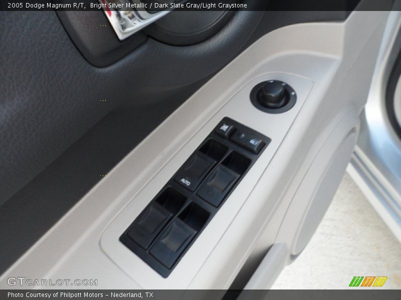 Bright Silver Metallic / Dark Slate Gray/Light Graystone 2005 Dodge Magnum R/T