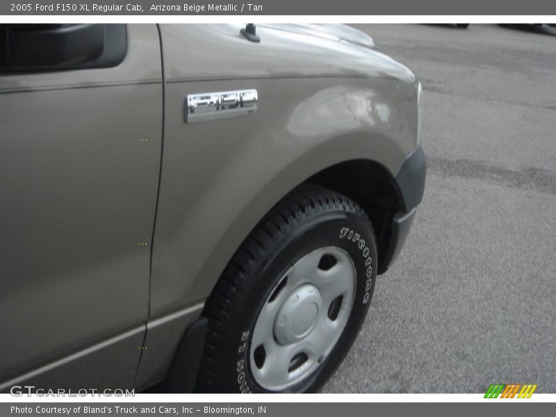 Arizona Beige Metallic / Tan 2005 Ford F150 XL Regular Cab