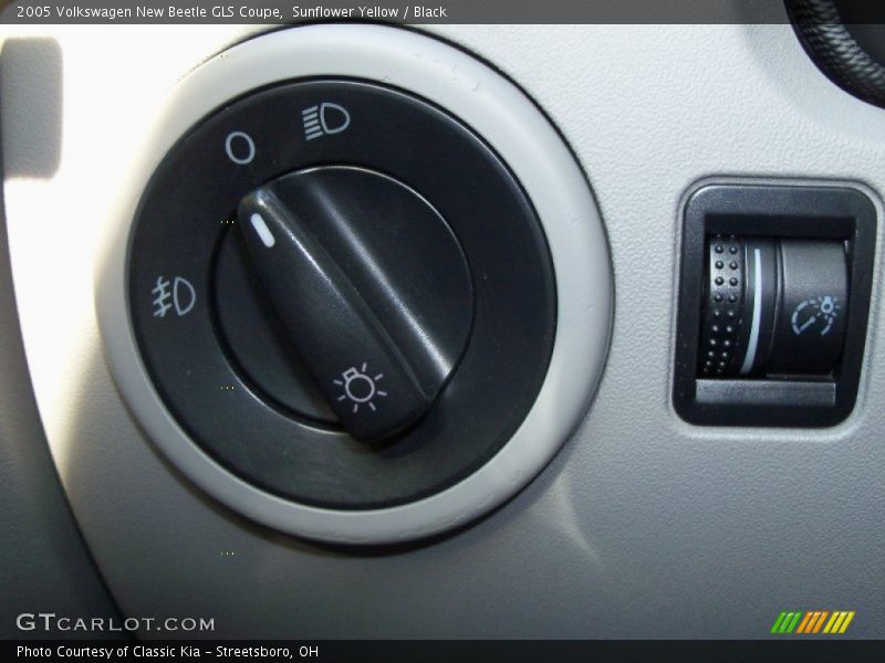 Sunflower Yellow / Black 2005 Volkswagen New Beetle GLS Coupe