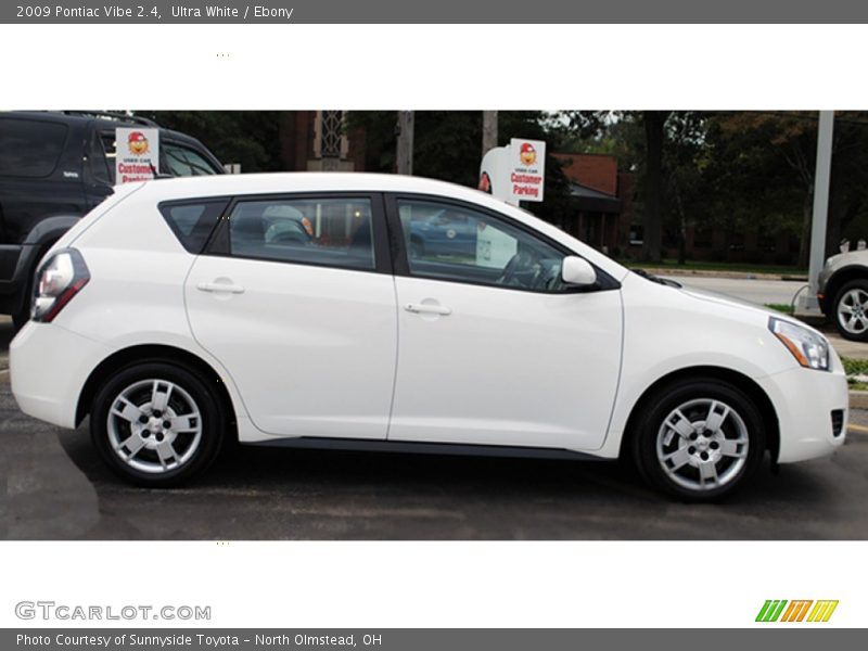 Ultra White / Ebony 2009 Pontiac Vibe 2.4