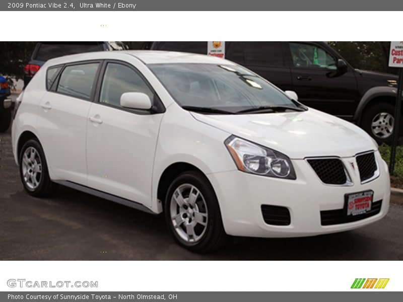 Ultra White / Ebony 2009 Pontiac Vibe 2.4