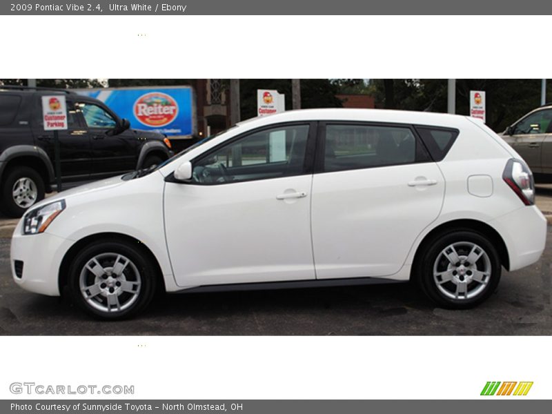Ultra White / Ebony 2009 Pontiac Vibe 2.4