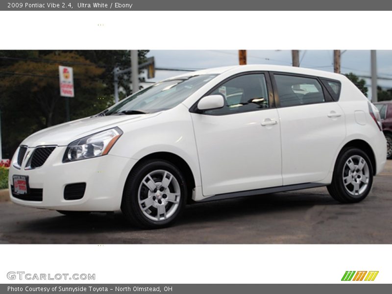 Ultra White / Ebony 2009 Pontiac Vibe 2.4