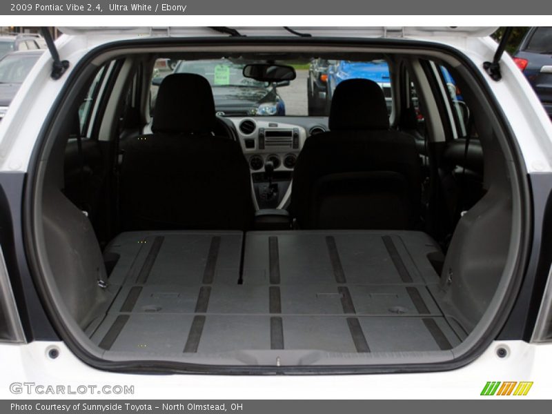 Ultra White / Ebony 2009 Pontiac Vibe 2.4