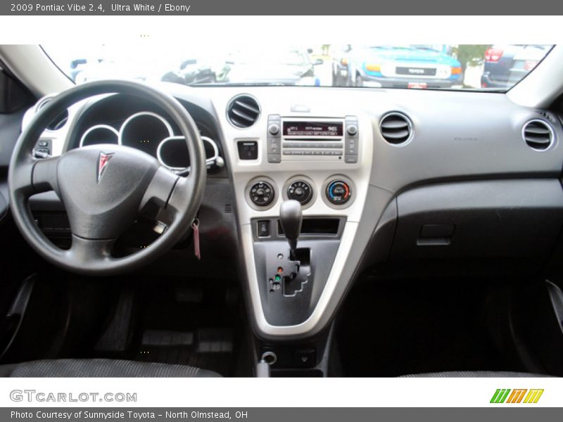 Ultra White / Ebony 2009 Pontiac Vibe 2.4