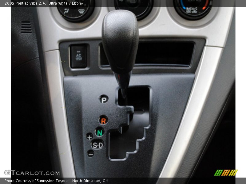 Ultra White / Ebony 2009 Pontiac Vibe 2.4