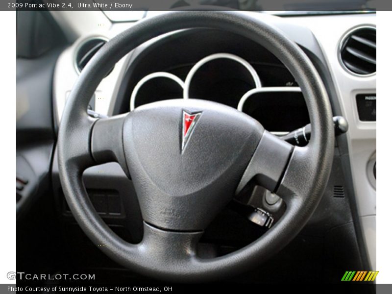 Ultra White / Ebony 2009 Pontiac Vibe 2.4