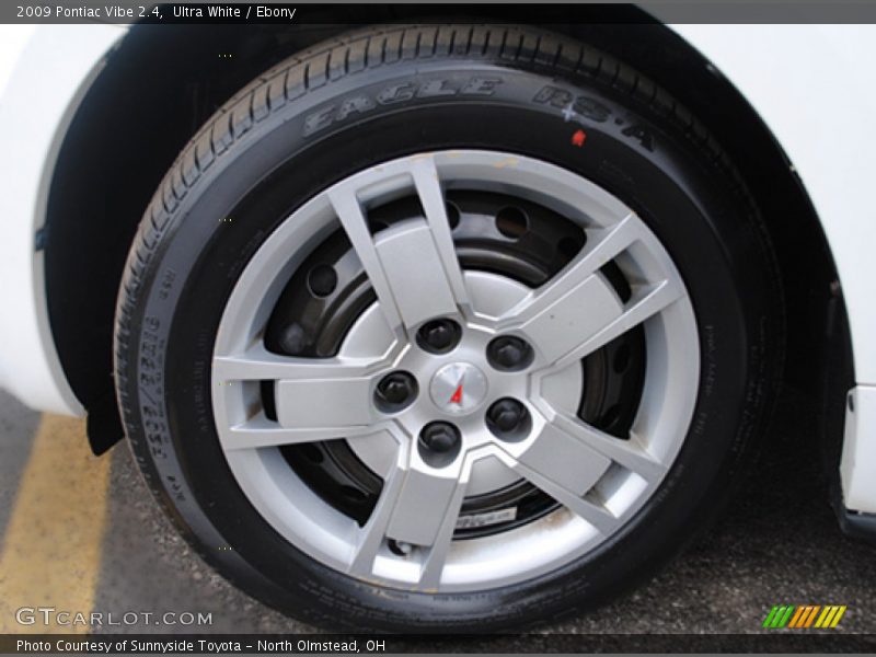 Ultra White / Ebony 2009 Pontiac Vibe 2.4