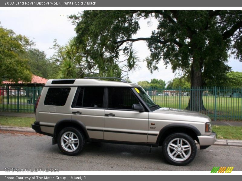 White Gold / Black 2003 Land Rover Discovery SE7